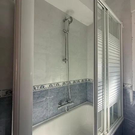 Casa Con Jardin Y Bajada Al Mar En Raxo * Raxo